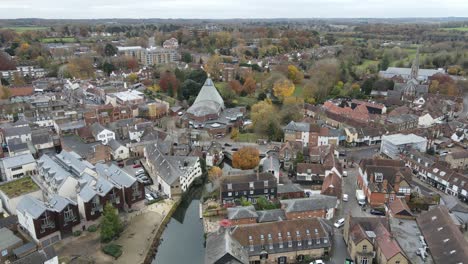 Mill-Bridge,-Hertford-Hertford,-Stadtzentrum-Hertfordshire-UK-Town-Aerial-Drone-4k-Footage