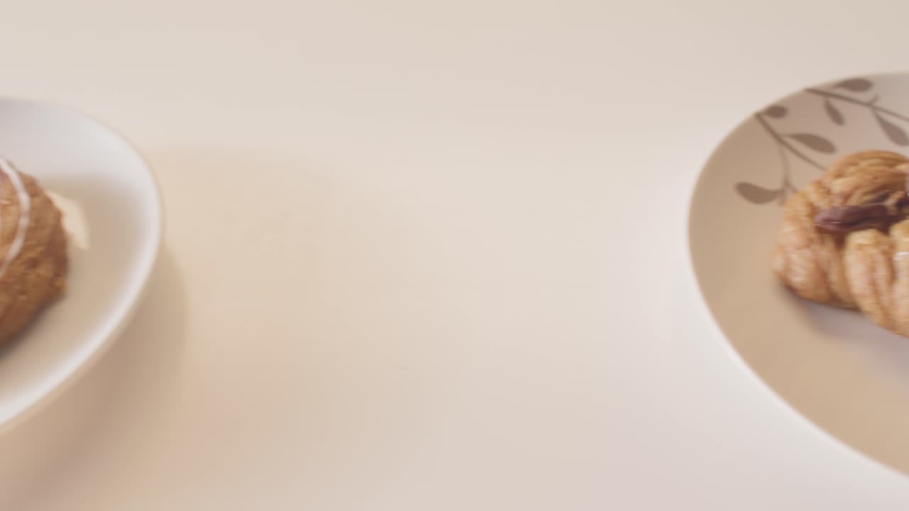 접시에 있는 다양한 페이스트리