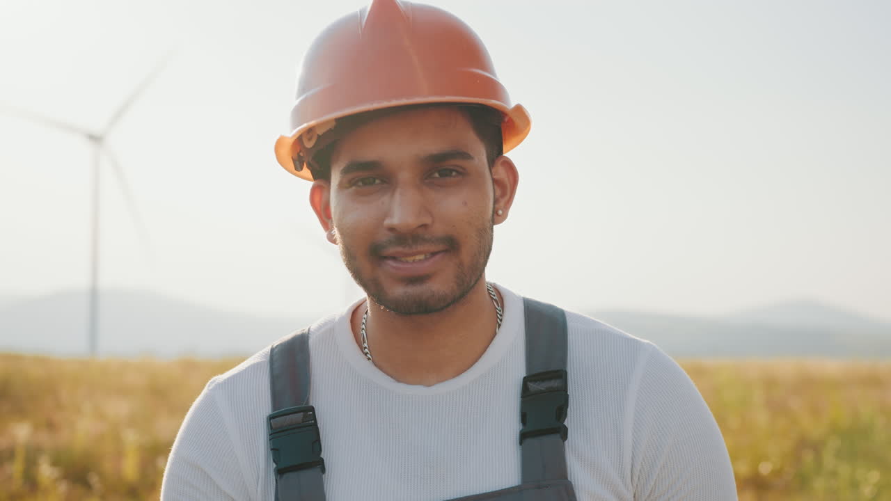 trabajador en un parque eólico