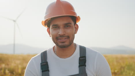 trabajador en un parque eólico