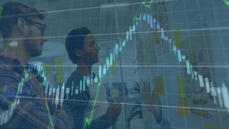 Animation-Mehrerer-Diagramme-Mit-Wechselnden-Zahlen-über-Verschiedene-Kollegen,-Die-Im-Büro-Ideen-Austauschen