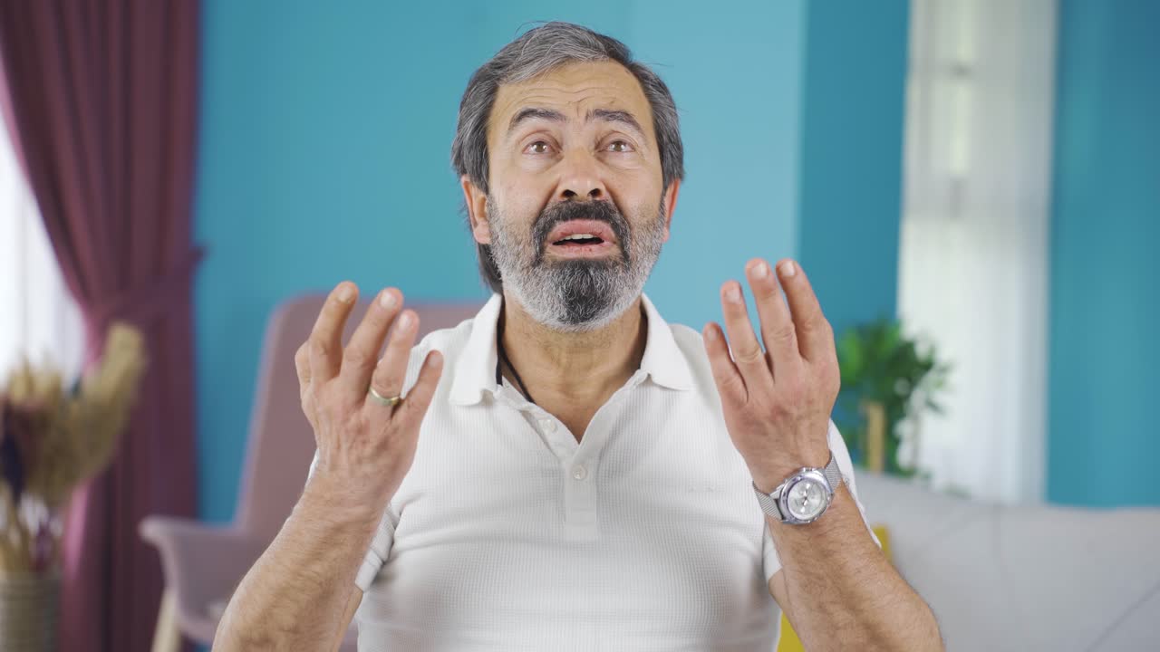 문제가 있는 사람은 기도하고 있습니다.