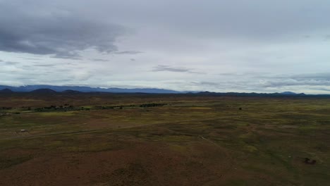 Desierto-Y-Vista-Aérea-De-La-Frontera-Argentina-Y-Boliviana,-Provincia-De-Jujuy,-En-El-Fondo-Villazon-Bolivia-3