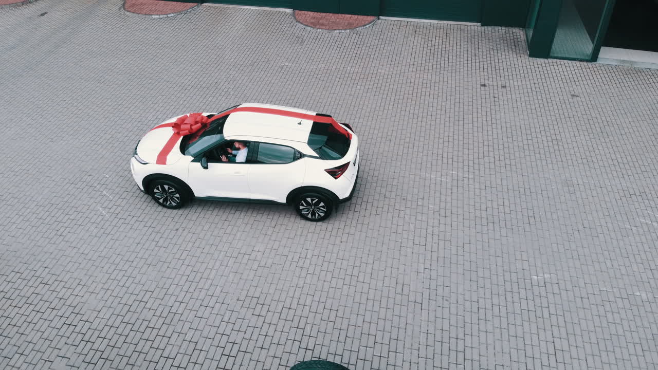 새로운 자동차 선물 배달