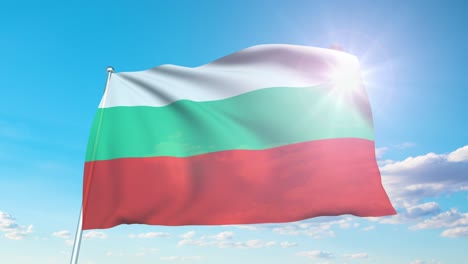 bandera de bulgaria con estructura de tela contra un cielo nublado (en bucle)