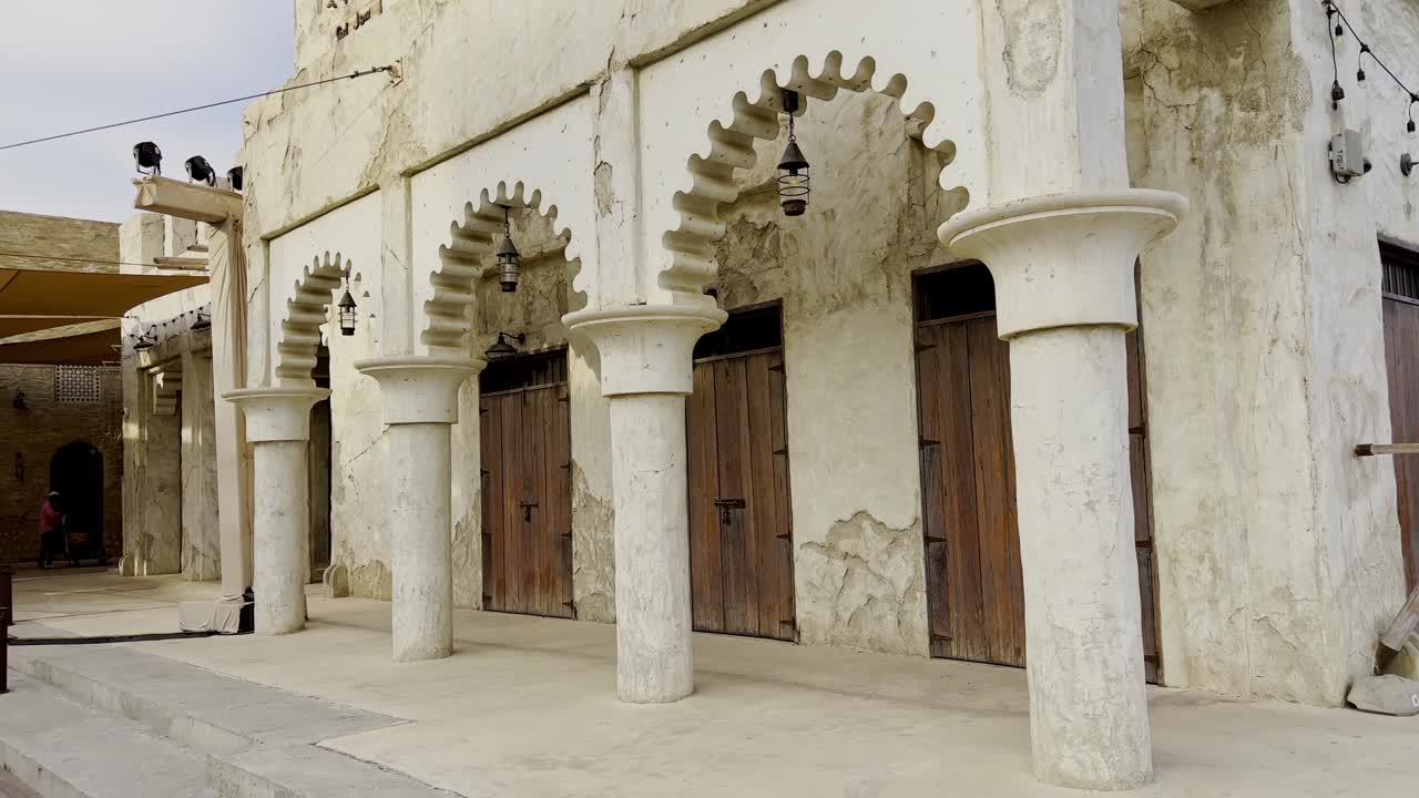 Tranquillo quartiere di Al Fahidi a Dubai, Emirati Arabi Uniti