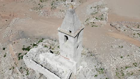 iglesia en ruinas por el embalse