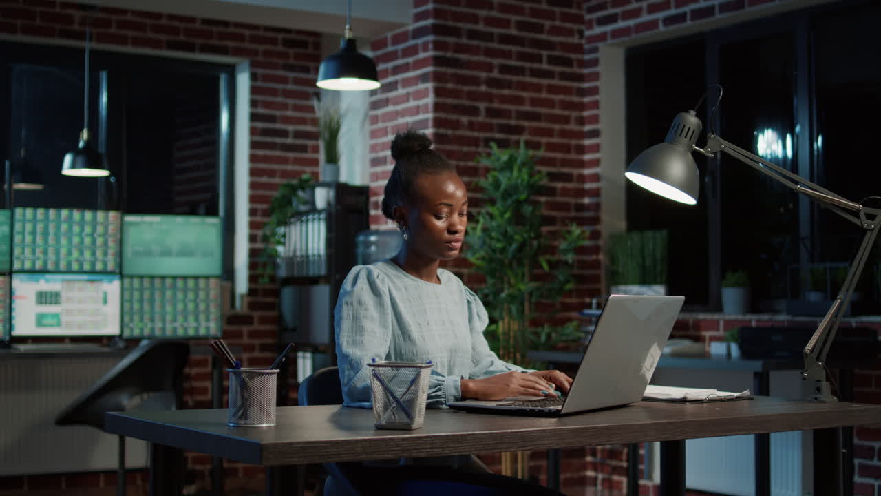 Financial analyst planning stock exchange profit strategy