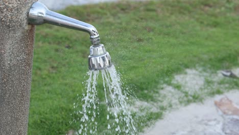 water stream fluctuates from an outdoor faucet