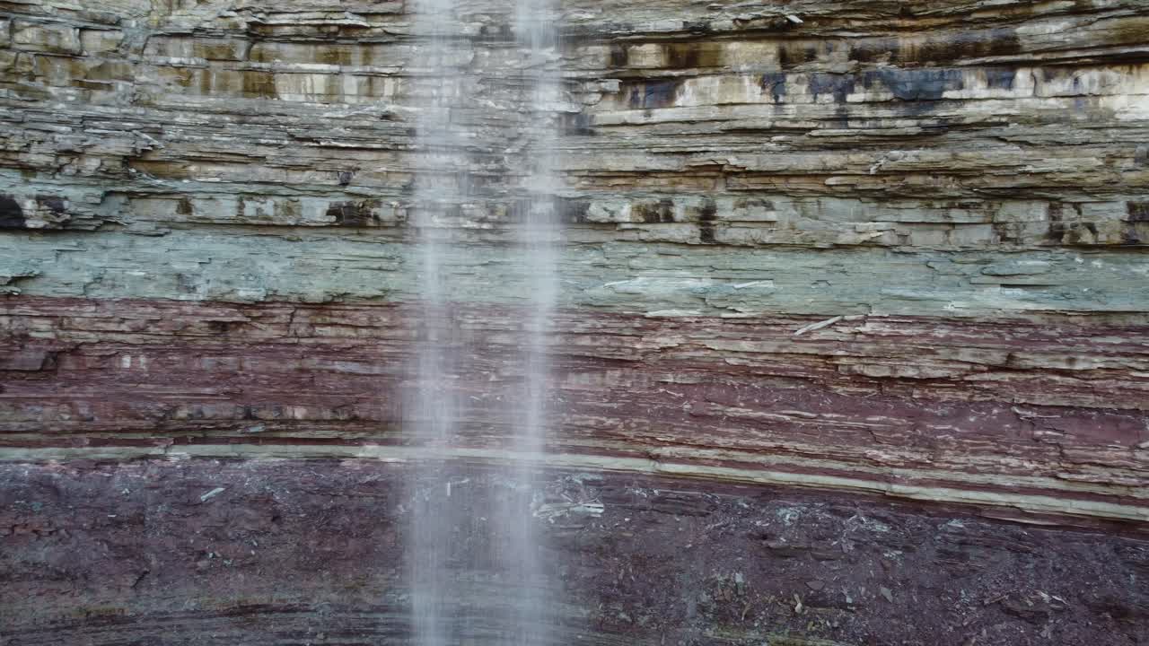 악마의 펀치볼 클로즈업의 공중 회전 보기