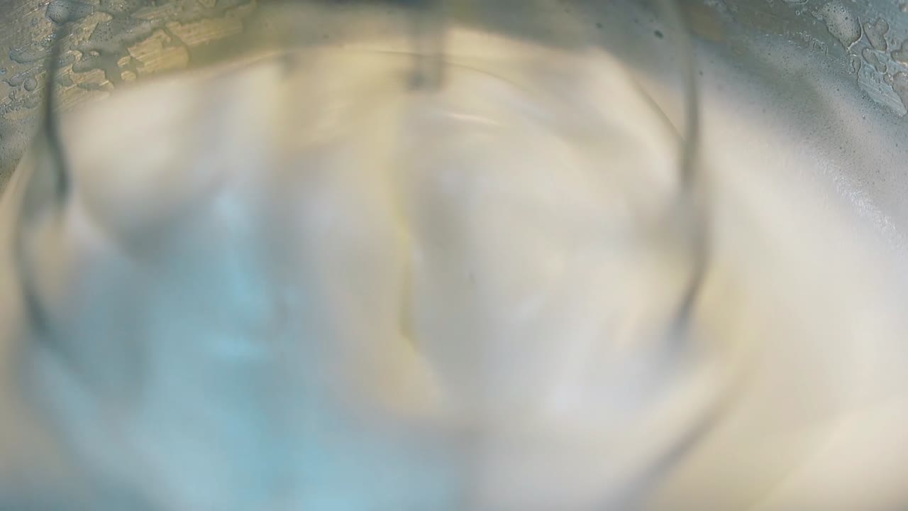 전문  ⁇ 서 는 금속 그 ⁇  에서  ⁇  케이크 크림 을 준비 한다