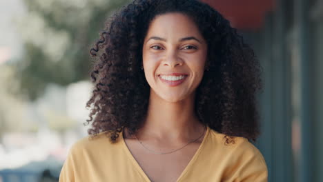 Face,-laughing-and-business-woman-in-city