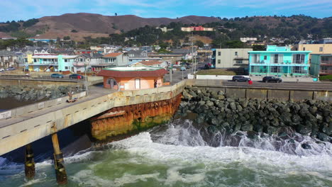 Aerial-view-in-front-of-the-Municipal-Pier,-in-sunny-Pacifica-city,-California,-USA