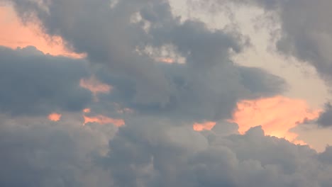 Timelapse-captures-black-clouds-rapidly-form,-spread-across-sky-due-to-wildfire