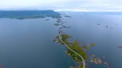 imágenes aéreas de la carretera del océano atlántico noruega
