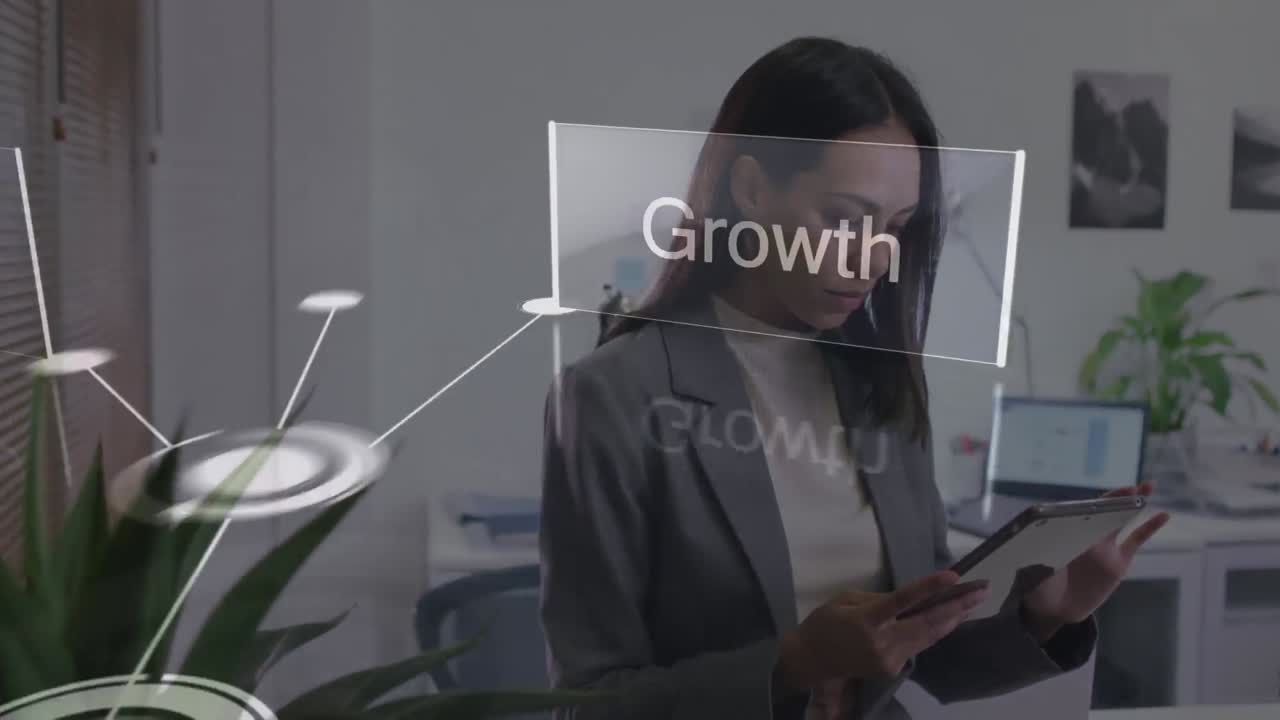 animación de conexiones y textos de negocios sobre una mujer biracial feliz con teléfono inteligente