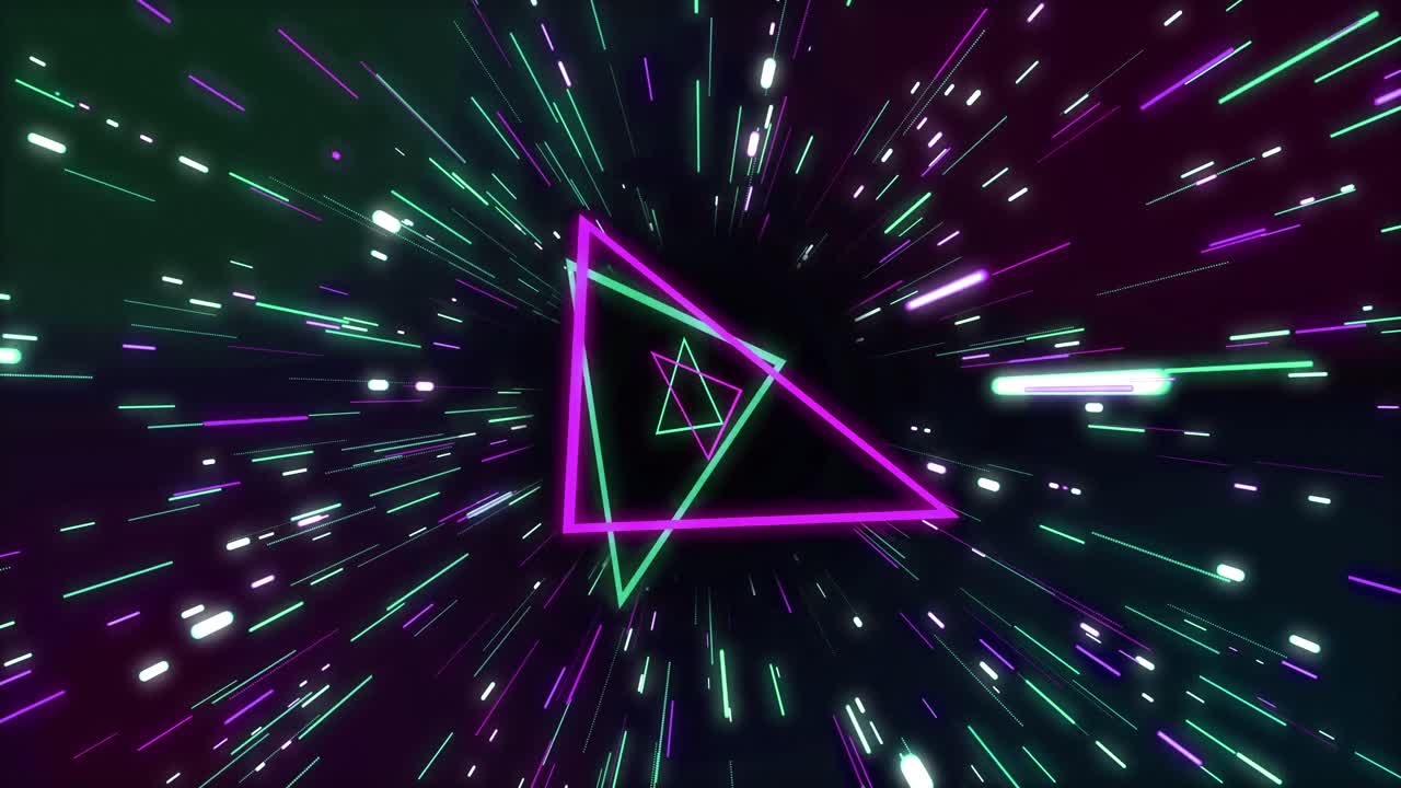 animación de triángulos de neón verdes y rosados y rastros de luz sobre fondo negro