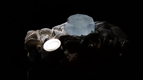 an aquamarine crystal in a matrix of muscovite, beautiful color and clarity, 4k close up