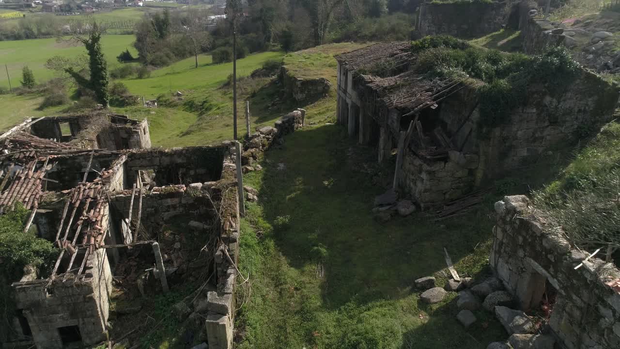 vista aérea de las casas destruidas