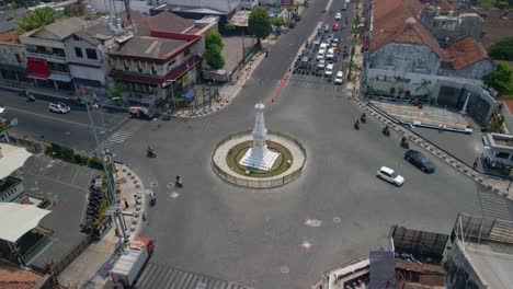 vista aérea del monumento de tugu yogyakarta en el medio de la encrucijada