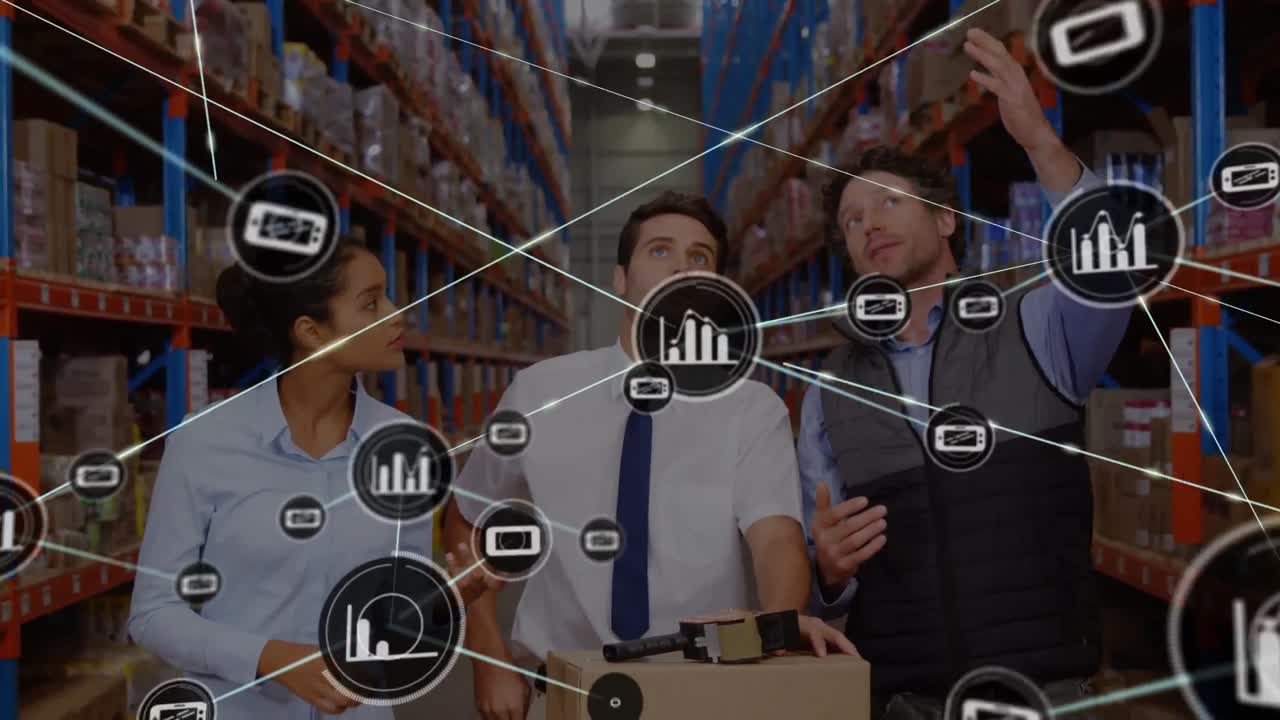 Animazione di una rete di icone aziendali connesse su tre lavoratori diversi in un magazzino