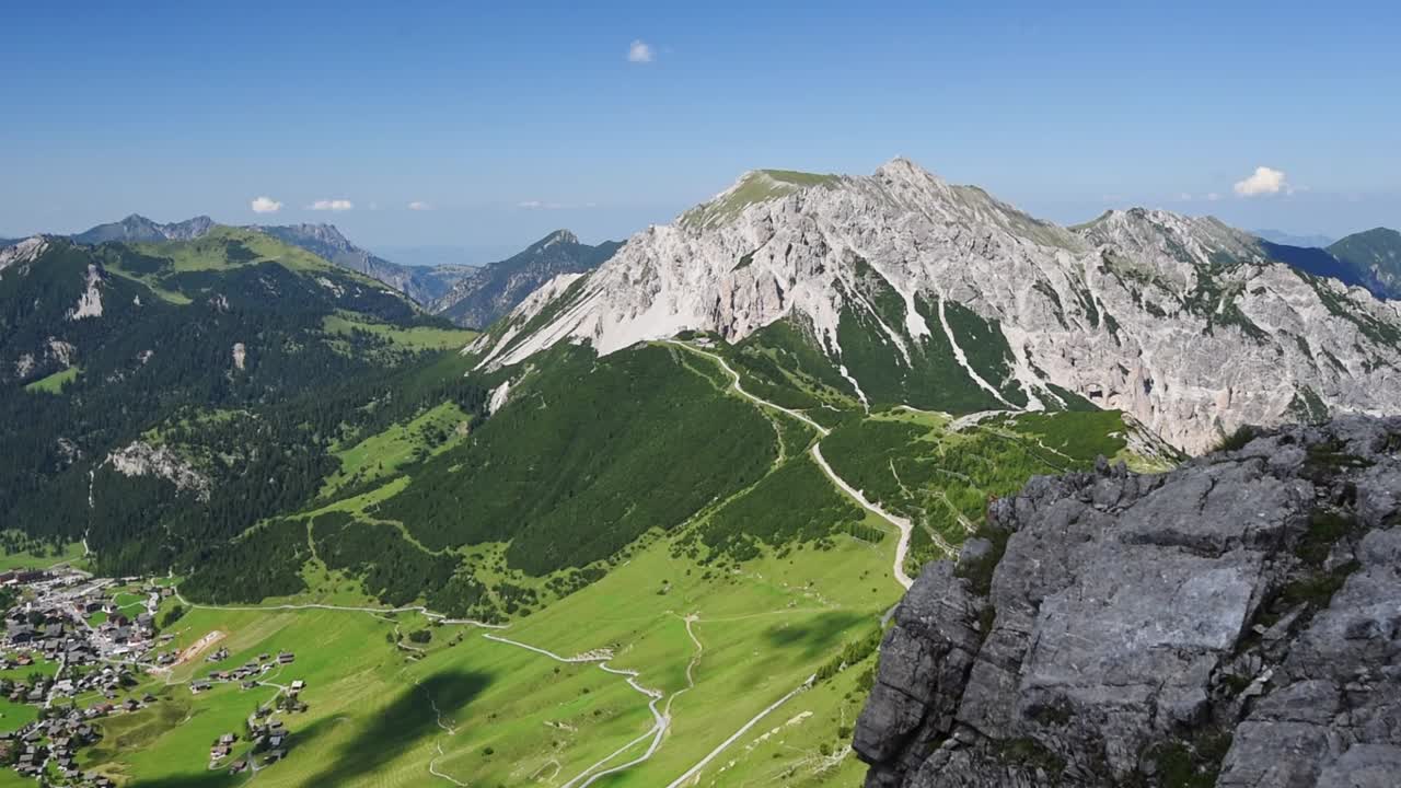 vista panorámica panorámica del valle de malbun en el principado de liechtenstein