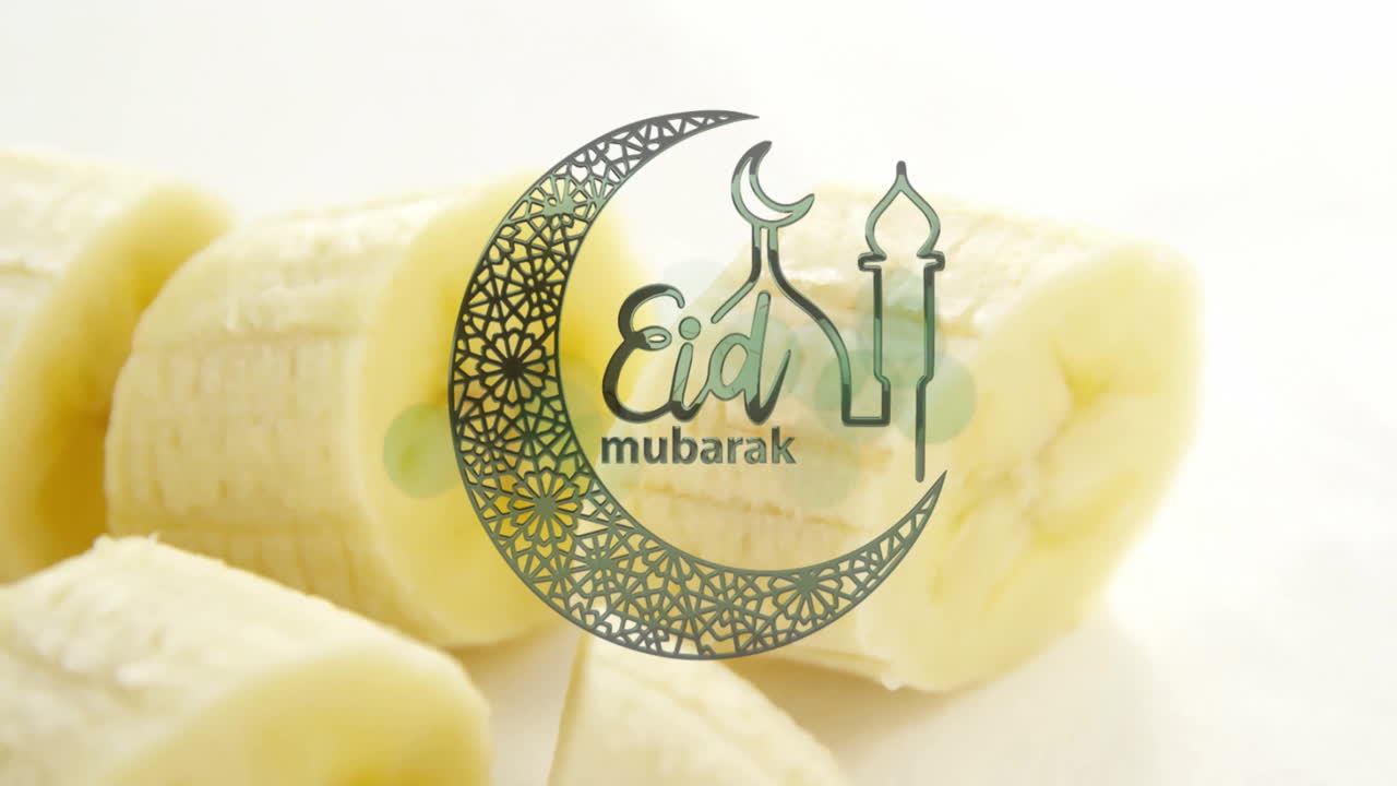 animación de texto de eid mubarak sobre el fondo de plátanos en rodajas