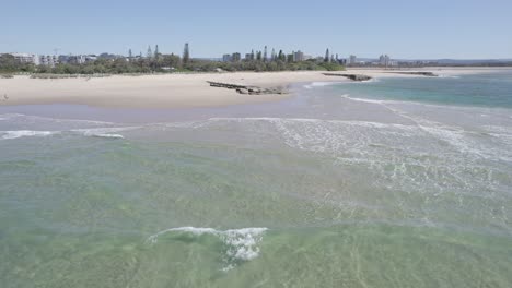 Malerische-Landschaft-Am-Strand-Von-Maroochydore-In-Queensland,-Australien---Drohnenaufnahme