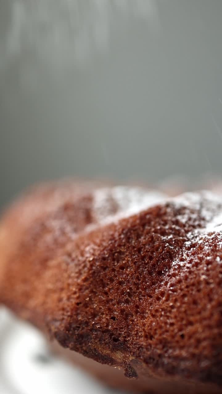 azúcar en polvo en un pastel