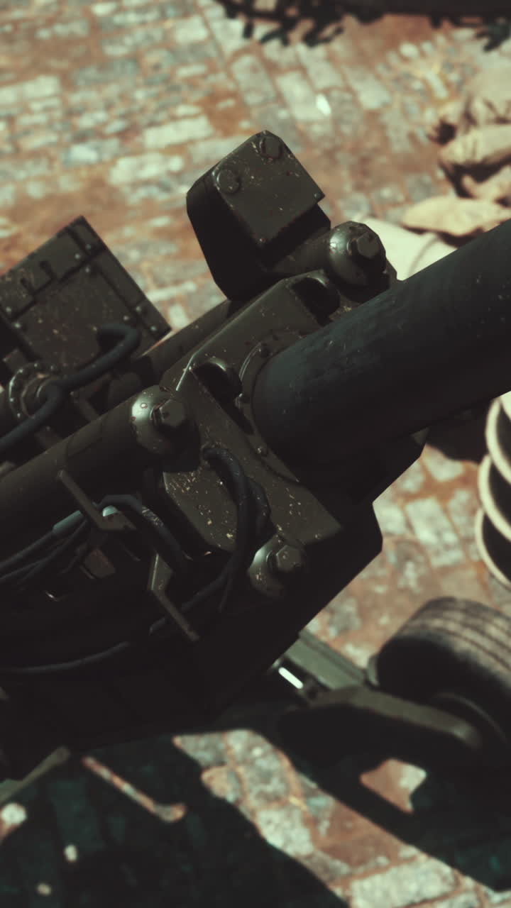 un primer plano de un viejo cañón militar