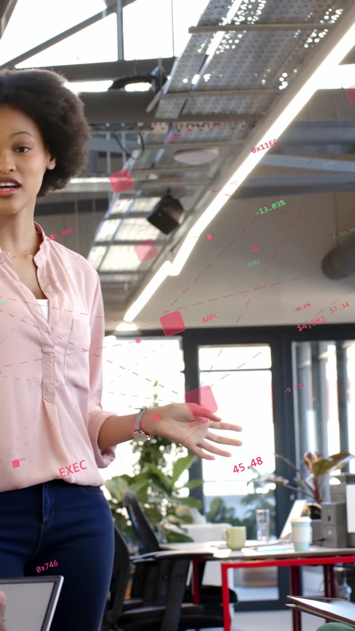 Vertical video: Host leading tech meeting tapping pen causing red data overlay on tablet for team