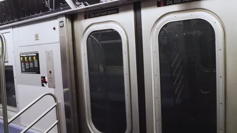 new york subway doors opening and closing, arriving and leaving the station