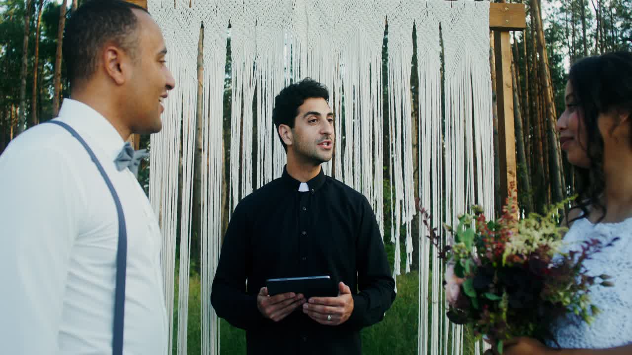 야외 숲의 결혼식