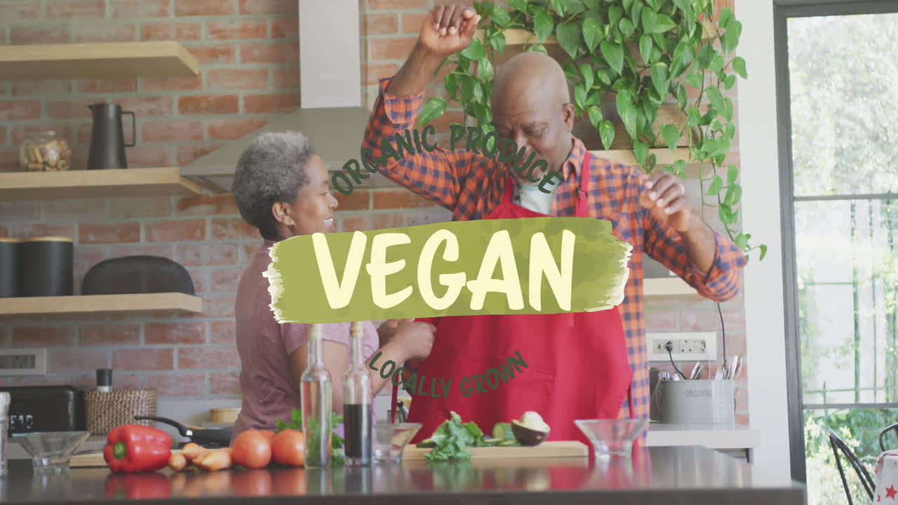Animation af tekst om vegansk mad over et afroamerikansk par, der tilbereder grøntsager i køkkenet