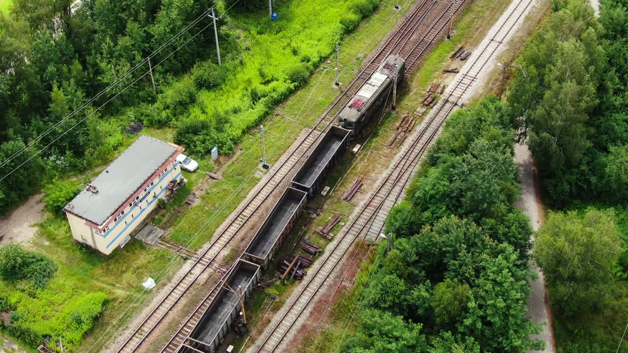 철도화물 열차 마차는 철도를 타고