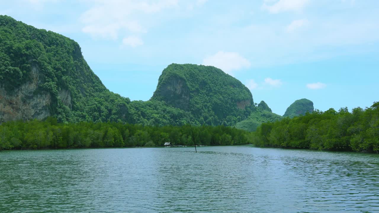 그린리 산 계곡과 실리언스 호수 측면 전망