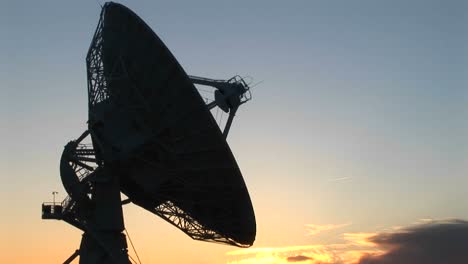 Medium-Shot-Of-One-Of-The-Satellite-Dishes-In-The-Array-At-The-National-Radio-Astronomy-Observatory-In-New-Mexico