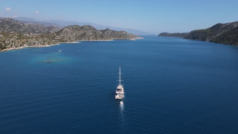 Yacht-In-Der-Mittelmeerbucht