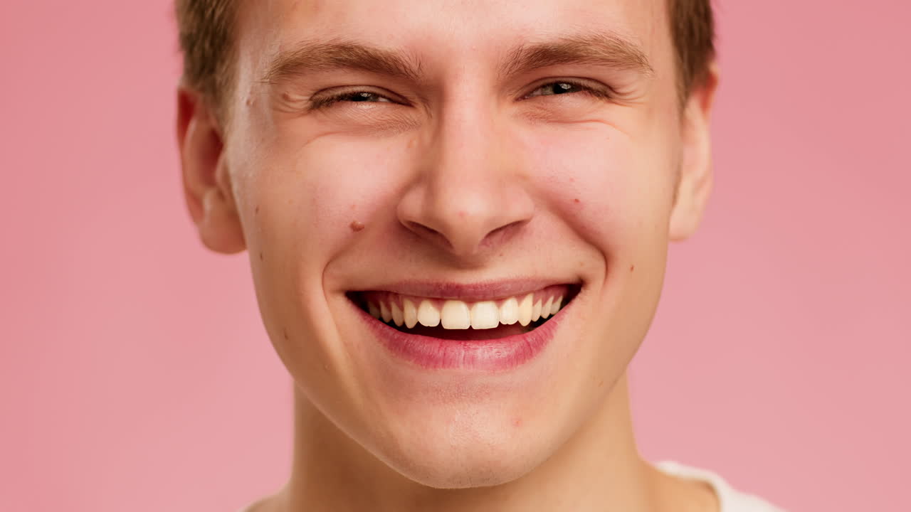 Ritratto di un uomo sorridente