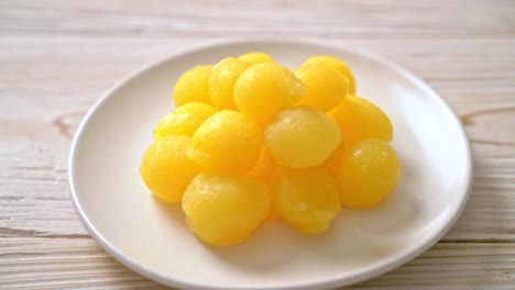 gota de yema de huevo de oro dulce - una especie de dulce tailandés