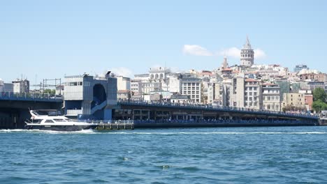 torre y puente de galata en estambul