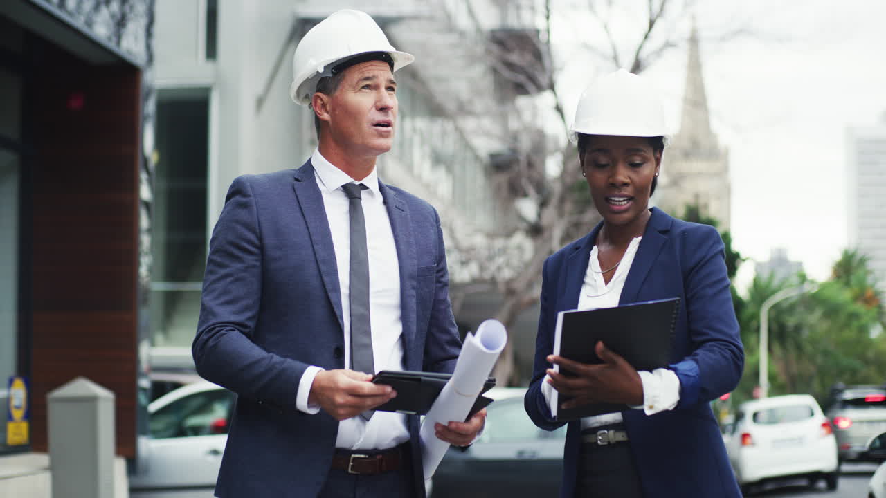 explorando el sitio de construcción