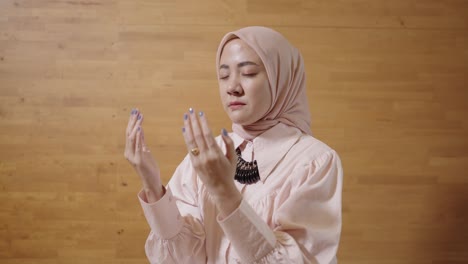muslim woman in prayer
