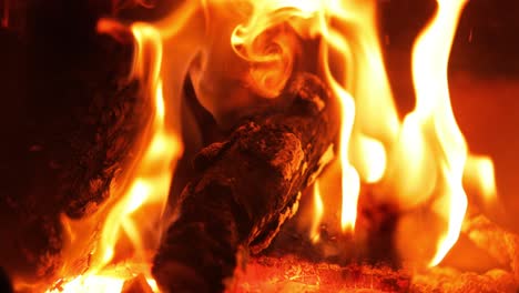 Close-up-of-burning-logs-on-fire