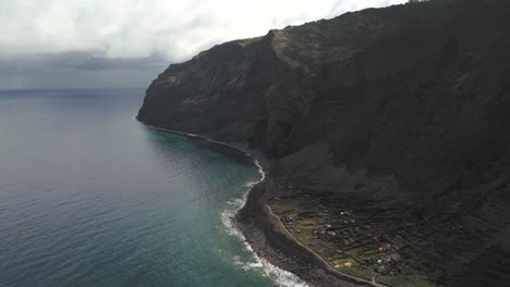 impresionante vista aérea de achada da cruz - isla de madeira - portugal