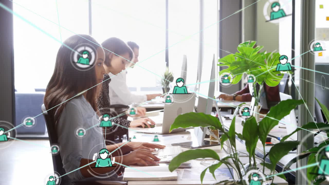 анимация сети связей с иконами над различными коллегами, работающими в офисе