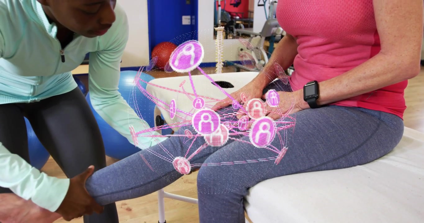 Fisioterapista che entra in clinica e applica la flessione mentre una sovrapposizione 3D valuta la mobilità del ginocchio.