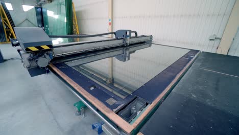 industrial machine cutting glass panels precisely