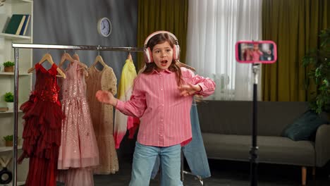 Young girl vlogging about fashion