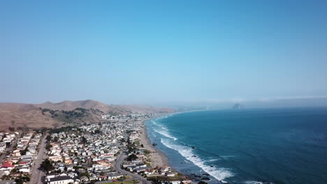 Kleine-Ruhige-Stadt-Cayucos-Am-Strand